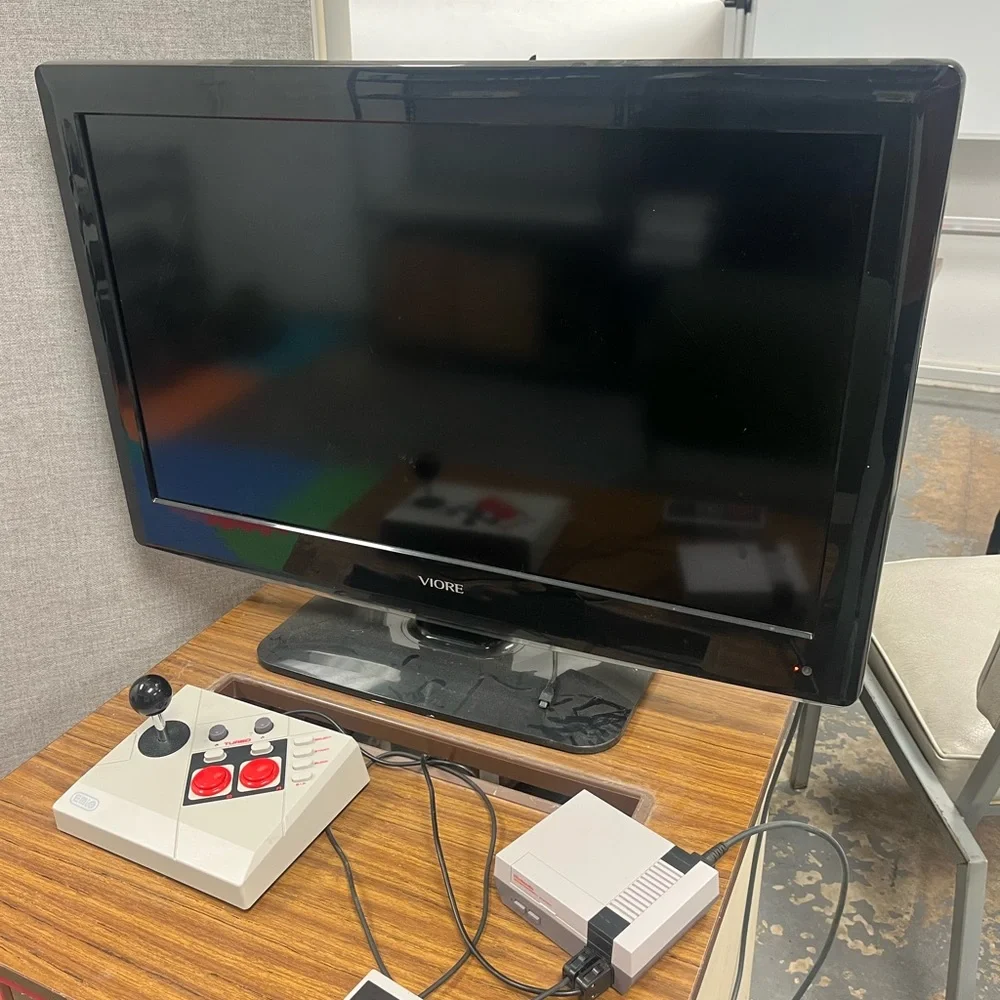 Nintendo entertainment system classic edition: controller and The Edge joystick
